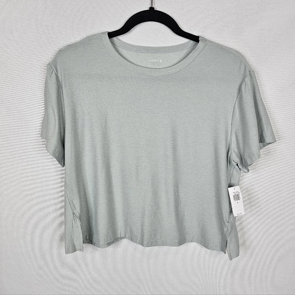 Old Navy Active Cloud Soft Cropped Tee NWT - Picture 3 of 9